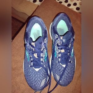 sneakers SZ 8 BROOKS